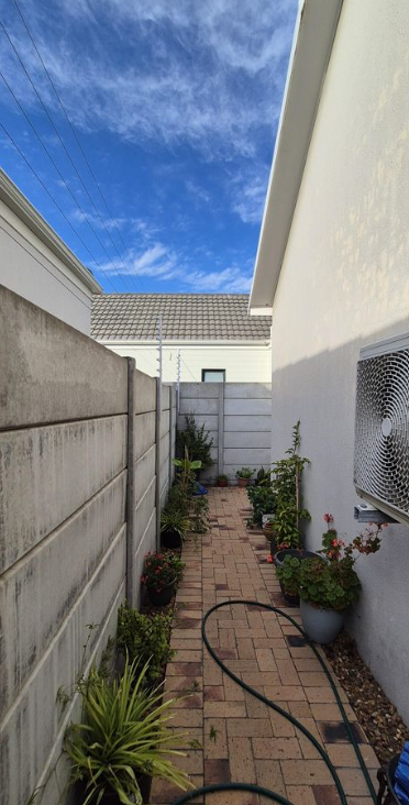 3 Bedroom Property for Sale in Sunningdale Western Cape